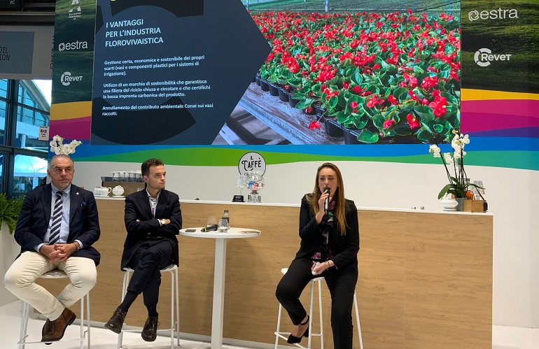 Con Revet i vasi del Distretto Vivaistico di Pistoia riciclati a km 0: -75% di CO2 eq.